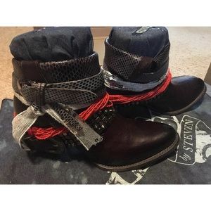 NIB!!! Beautiful Freebird Shena Boots!!! Sz 10